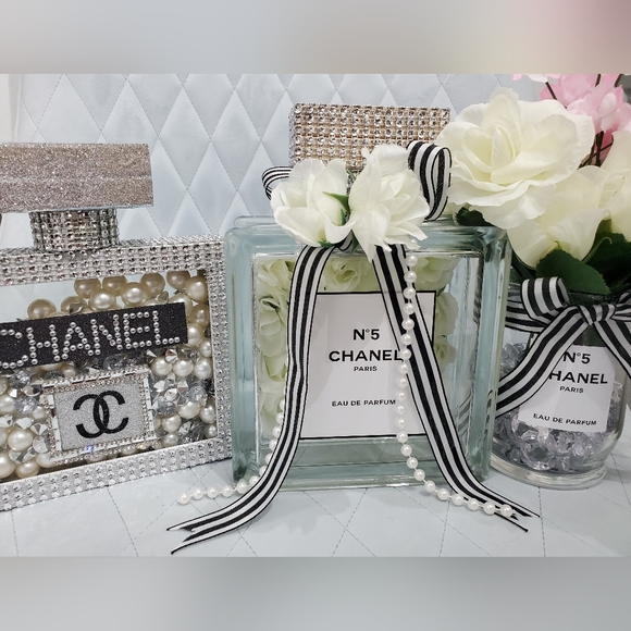 Christian Dior Floral Perfume Bottle Decor - Picture 6 of 7